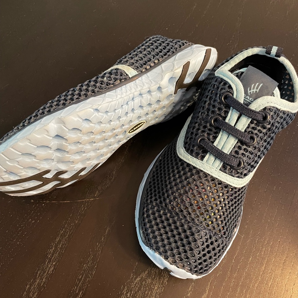 Aleader Water Shoes Size 2 (big kids)